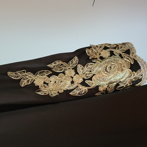 Satin Black Robe with Gold Applique M - Picture 5 of 9